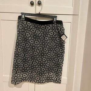 NWT Size 14 Gray and Black Daisy Halogen Nordstrom Skirt